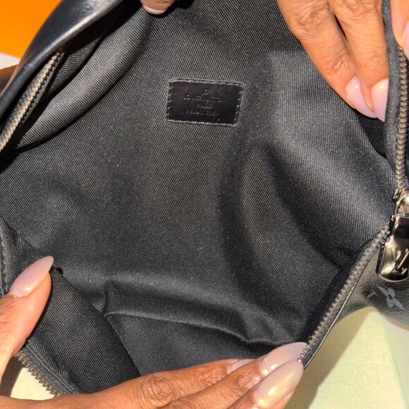 Louis Vuitton Discovery Bumbag - Picture 8 of 9